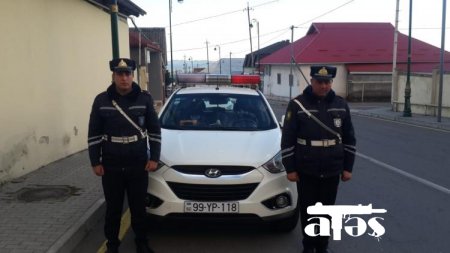 Bankdan götürdüyü krediti itirdi, yol polisi tapıb qaytardı - FOTO