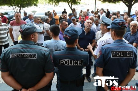 Bu hökumət deyil, polis bölməsidir”