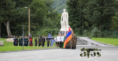 Terrorçunun adına olan hərbi məktəbdə «Sülh Döyüşçüsü»??? təlimi…