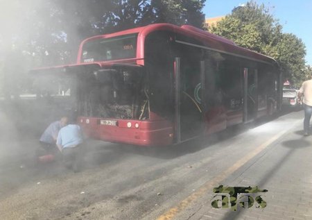 "BakuBus" avtobusu yandı