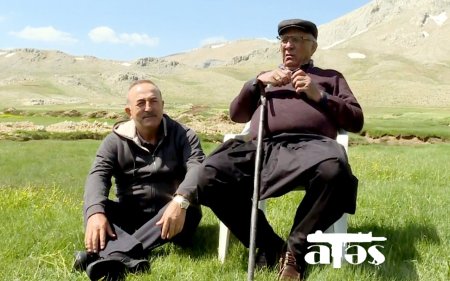 Çavuşoğlu bu davranışı ilə gündəm oldu - Foto