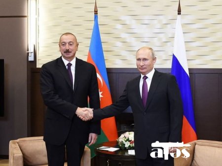 Vladimir Putin İlham Əliyevi təbrik edib