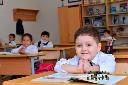 Təhsil Nazirliyi şagirdlərin yerdəyişməsini müvəqqəti dayandırır