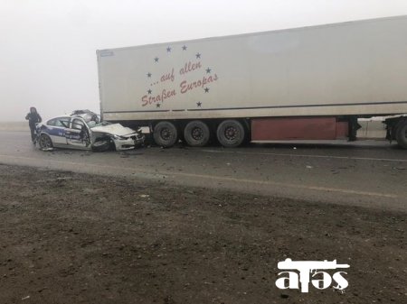 Kürdəmir yolunda daha bir qəza: Polis maşını yararsız hala düşdü - FOTO/VİDEO