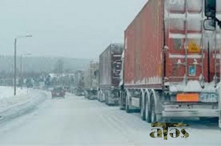 Rusiya - Gürcüstan sərhədində 400-ə yaxın yük avtomobili növbə gözləyir