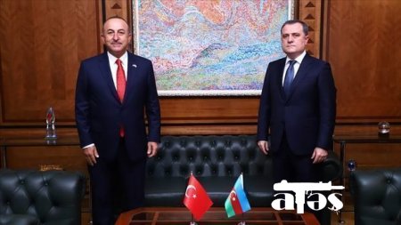 Ceyhun Bayramov Mövlud Çavuşoğlunu təbrik etdi