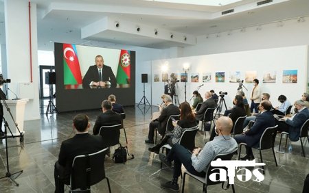 Dörd saatdan çox davam edən mətbuat konfransı başa çatdı