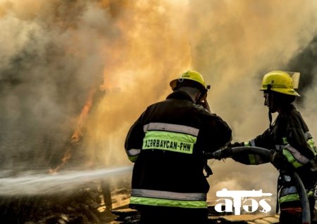 Bakıda yaşayış binasında yanğın olub, sakinlər təxliyə edilib