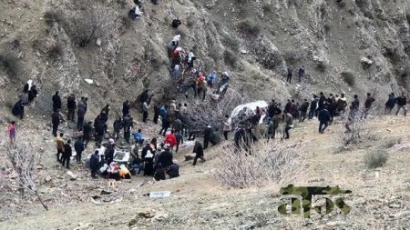 Türkiyədə dəhşətli qəza: Şagirdləri daşıyan avtobus 300 metrlik dərəyə yuvarlandı - VİDEO