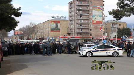 Xankəndidə gərginlik: Əsas yollar bağlandı