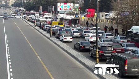 Bakıda sıxlıq: Avtobusların hərəkəti çətinləşdi - FOTO