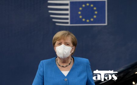 Merkel peyvənd qeydiyyatını ləğv etdi