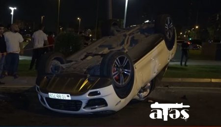 Bakıda qadın “Porsche” ilə qəza törətdi - VİDEO