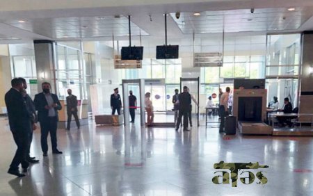 Azərbaycanda vəzifəli şəxslər aeroportda əlbəyaxa oldu