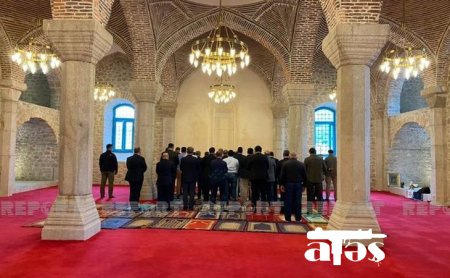 Türkiyə və Pakistan parlamentlərinin sədrləri Şuşa məscidində namaz qılıblar