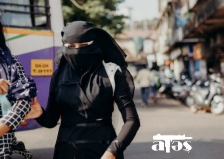 Taliban qızlara niqab taxdırmağa başladı