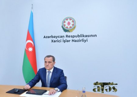 Ceyhun Bayramov diplomatlarla müşavirə keçirdi