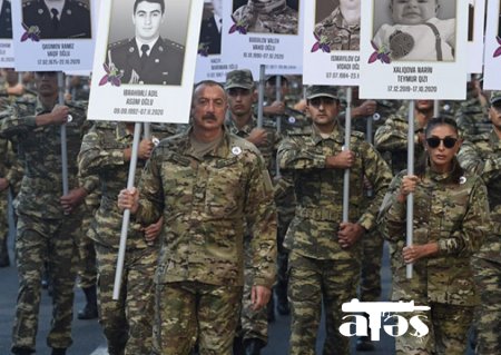 Prezidentlə xanımının iştirakı ilə yürüş keçirildi - FOTOLAR