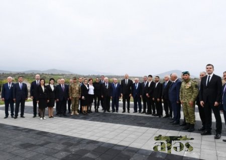 Prezident Füzulidə ictimaiyyət nümayəndələri ilə görüşdü - YENİLƏNİB