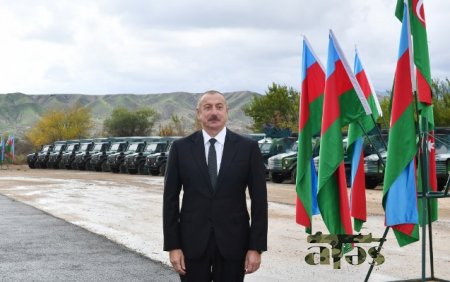 İlham Əliyev İran-Ermənistan sərhədindəki yeni hərbi hissədə - Fotolar