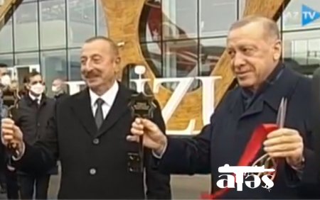 Prezidentlərə Qarabağın simvolik açarları təqdim olundu - Video