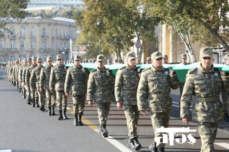 Bakıda Zəfər Günü yürüşü başladı