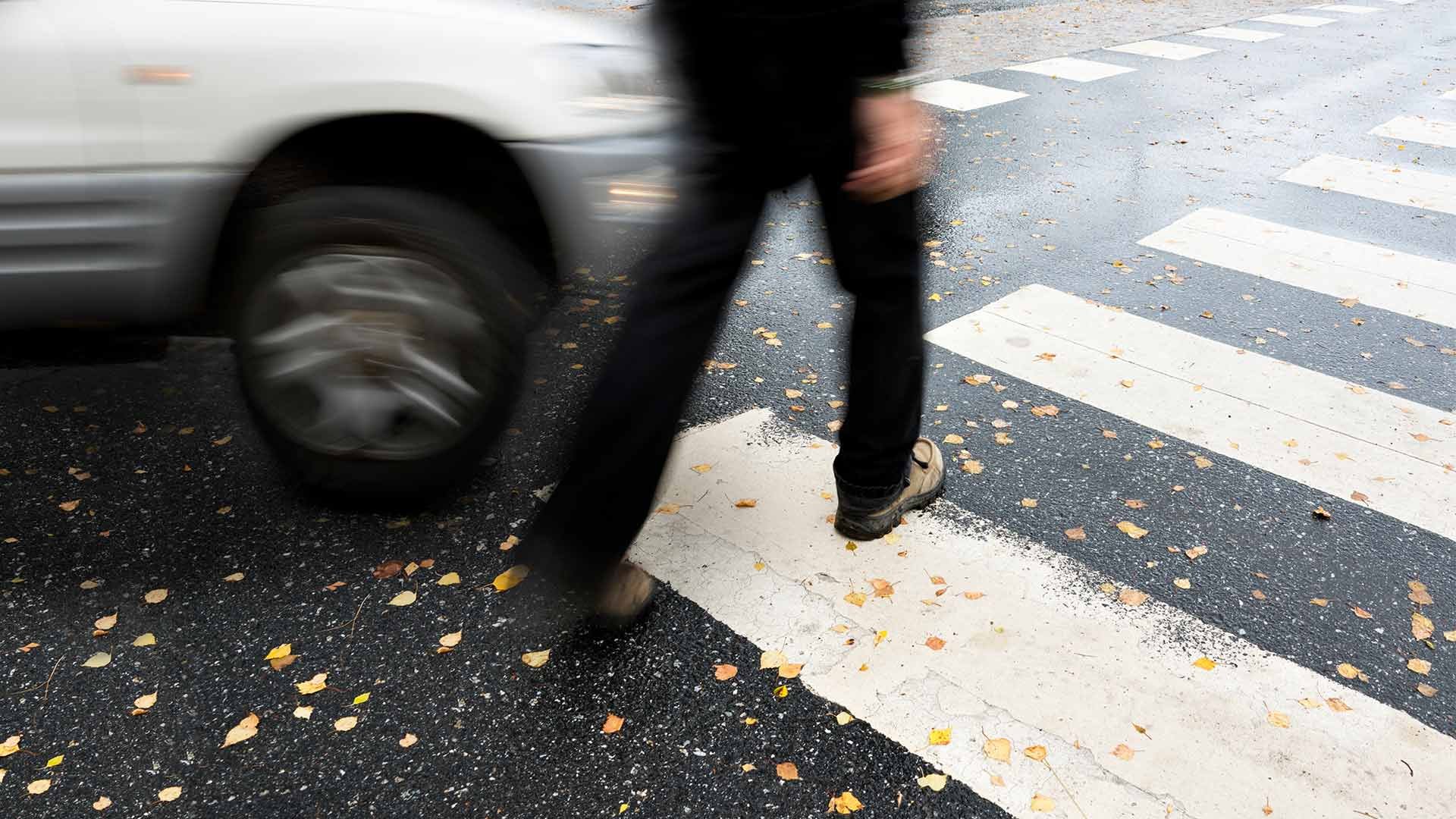 Bakıda avtomobil polis əməkdaşını vurub