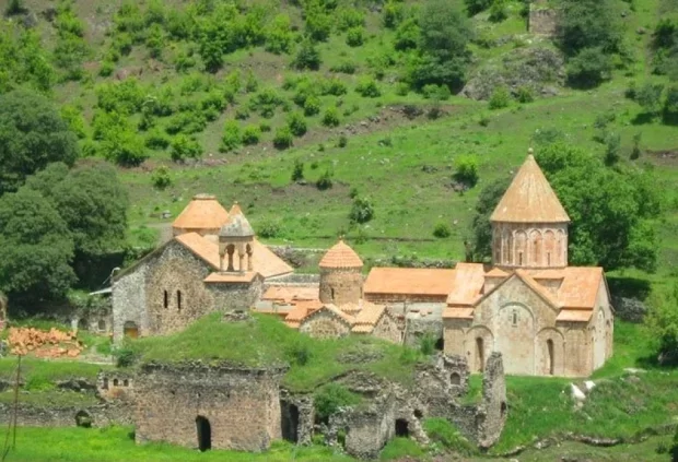 Kəlbəcərdə alban abidələrinin bərpası İrəvanı isterikaya saldı...