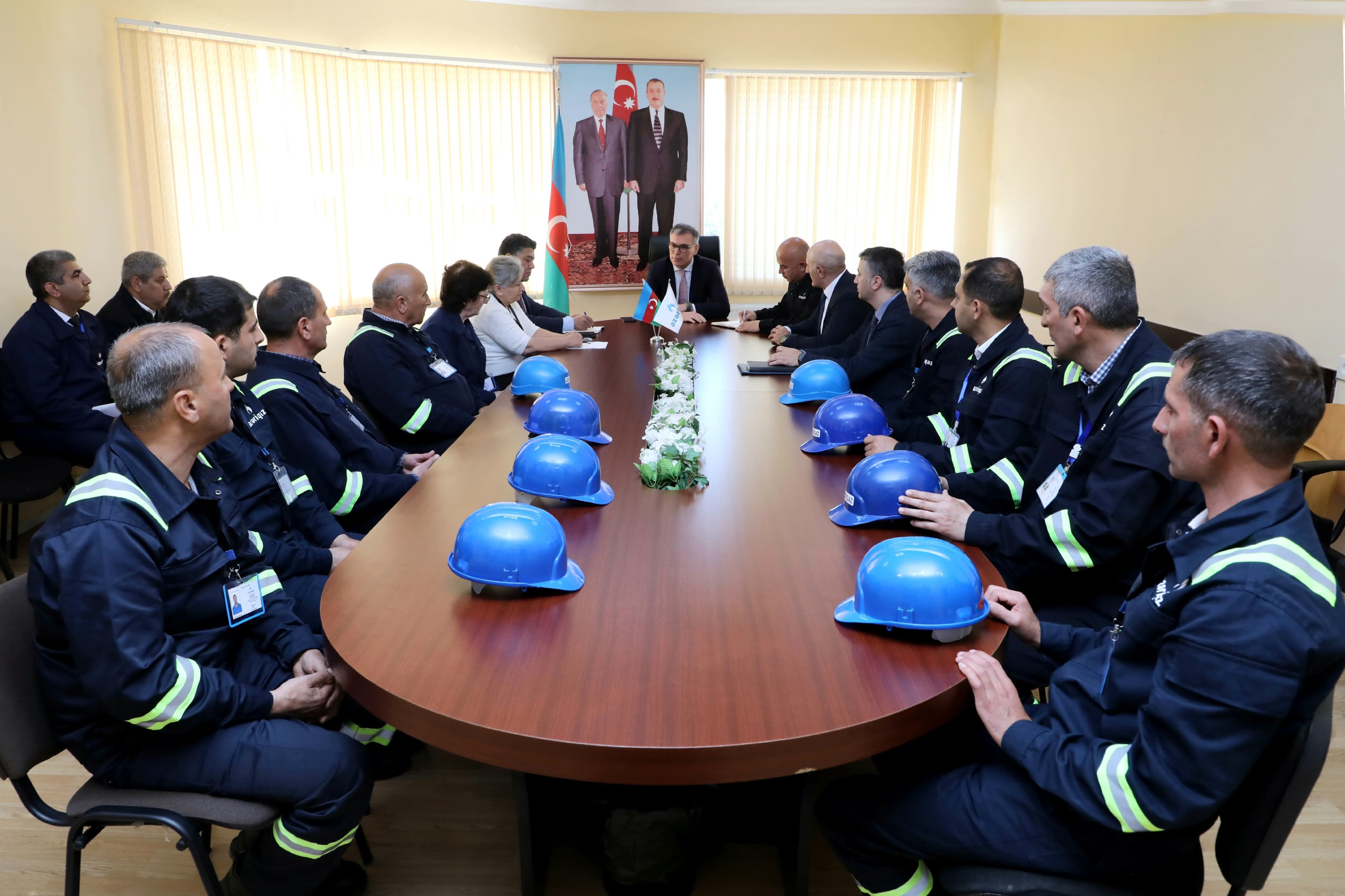 Baş direktor nümunəvi işçiləri mükafatlandırdı