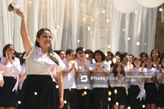 Bu gün Azərbaycan məktəblərində "Son zəng"dir