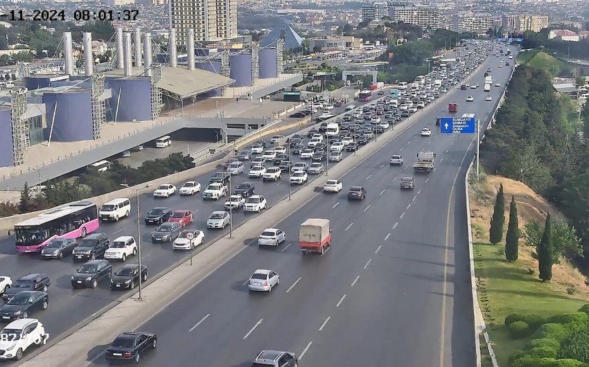 Bakının bəzi yollarında tıxac yaranıb - SİYAHI